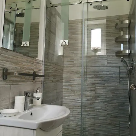 Julia Guest house *